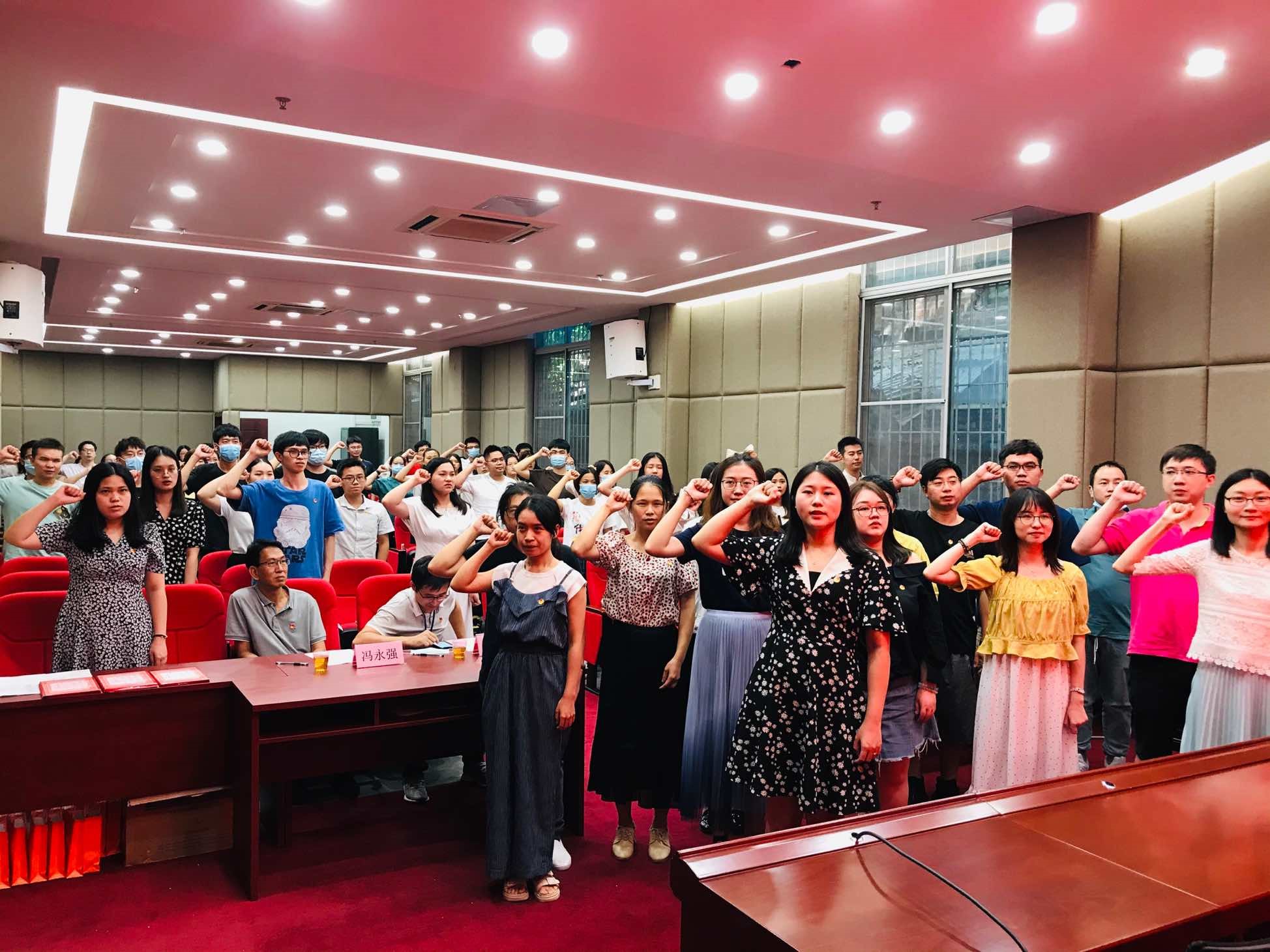 白云山1277星际电子游戏公司团委进杏装沉温革命汗青·传承奋斗心灵”主题团日活动暨五四赞美及超龄团员离团典礼