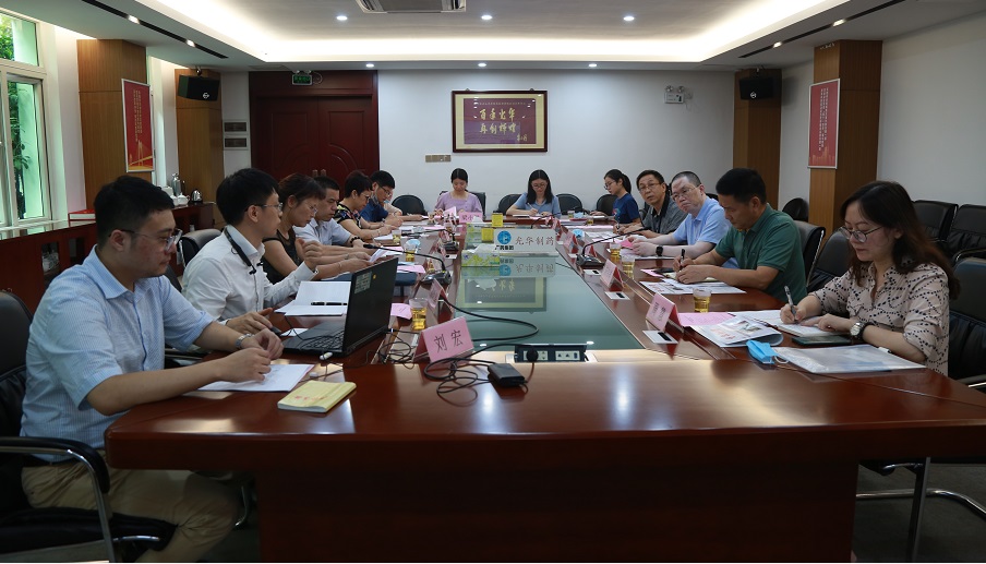 海珠区市场监督治理局副局长肖亮一行到白云山1277星际电子游戏公司调研