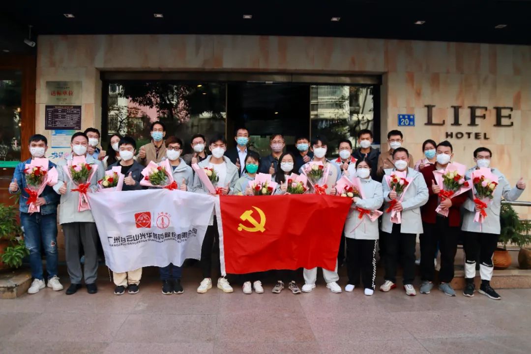 正是暖阳晴方好，不负使命喜凯旋！