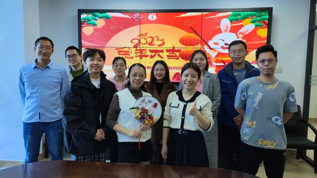 白云山1277星际电子游戏公司进杏装古韵迎元宵 团扇话清廉”主题活动